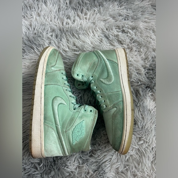 Size Air Jordan Retro High Season of Her: Mint W